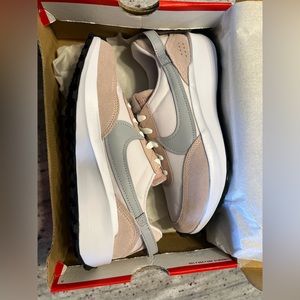 NWT, Nike Waffle Debut Women’s shoes! Pink Oxford/grey color